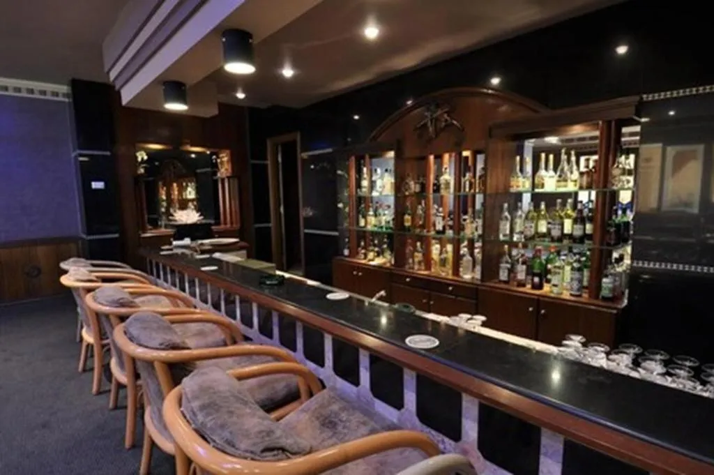 Bar, Wassim, Fez