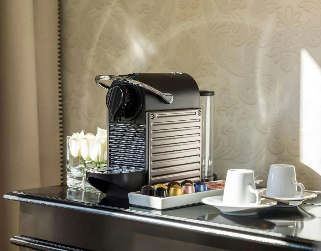 SUITE WITH JACUZZI Room, H10 Villa de la Reina, Madrid