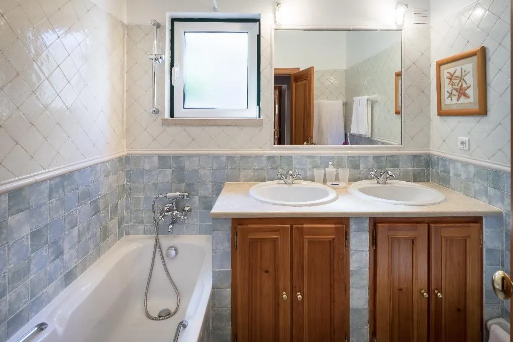 VILLA THREE BEDROOMS Room, Shantivillas, Algarve