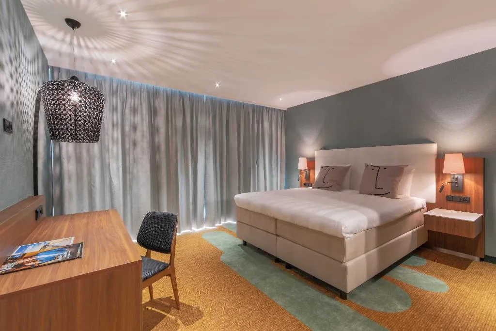 DOUBLE DELUXE Room, Van der Valk Hotel Schiphol, Amsterdam