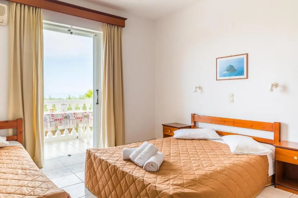 TRIPLE BASIC Room, Pelagos Studios, Zante