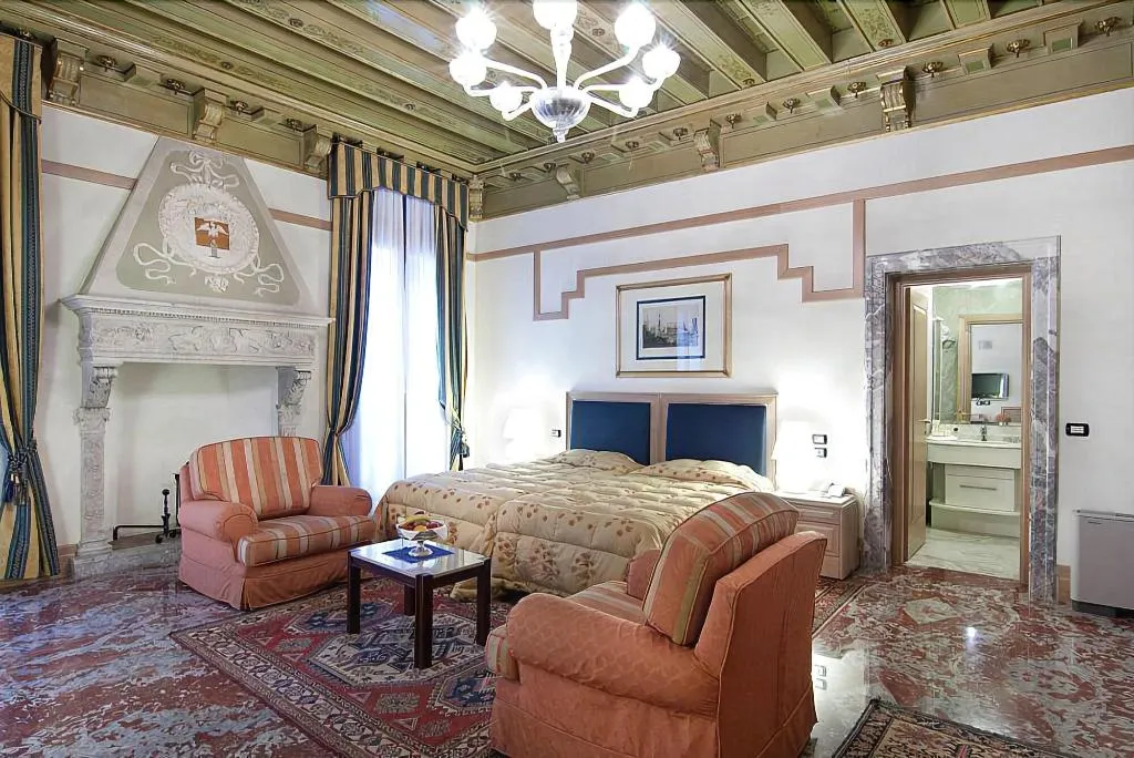 Room, Foscari Palace, Venice