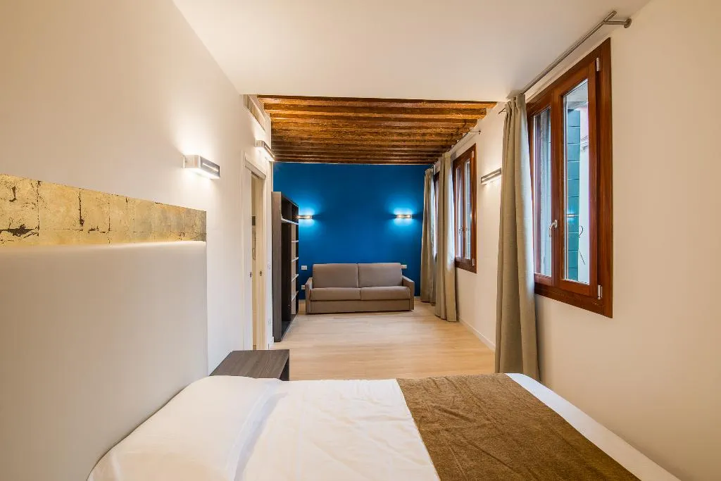APARTMENT CAPACITY 4 ONE BEDROOM Room, Charming Palace Corte Del Teatro, Venice