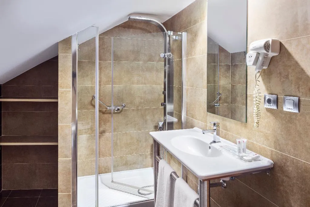 APARTMENT CAPACITY 3 Room, Exe Doña Carlota, Madrid