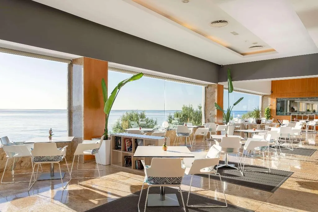 Restaurant, Suit d M correct code to use 3695, Costa Blanca