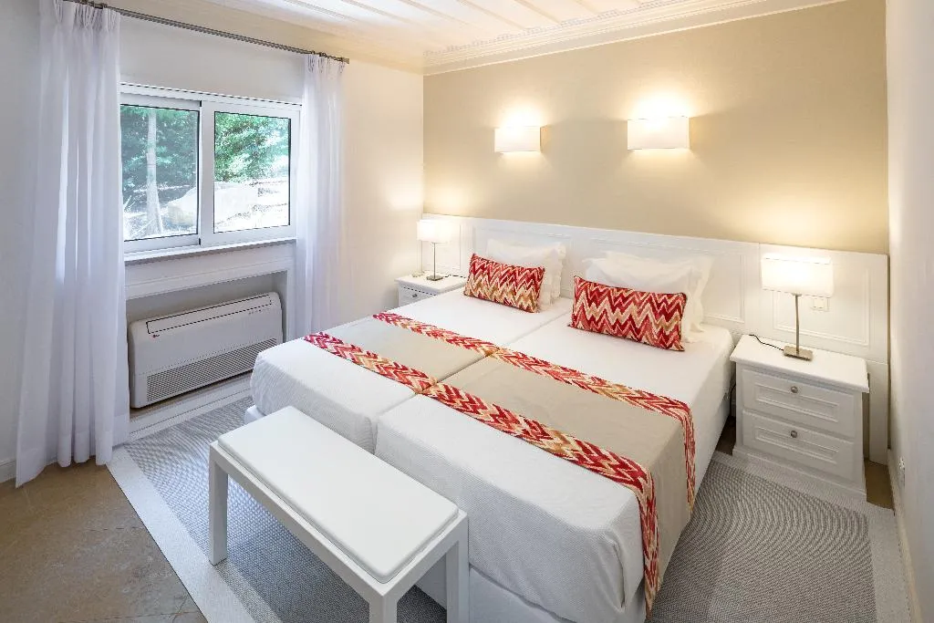 VILLA SIX BEDROOMS WITH PRIVATE POOL Room, Shantivillas, Algarve