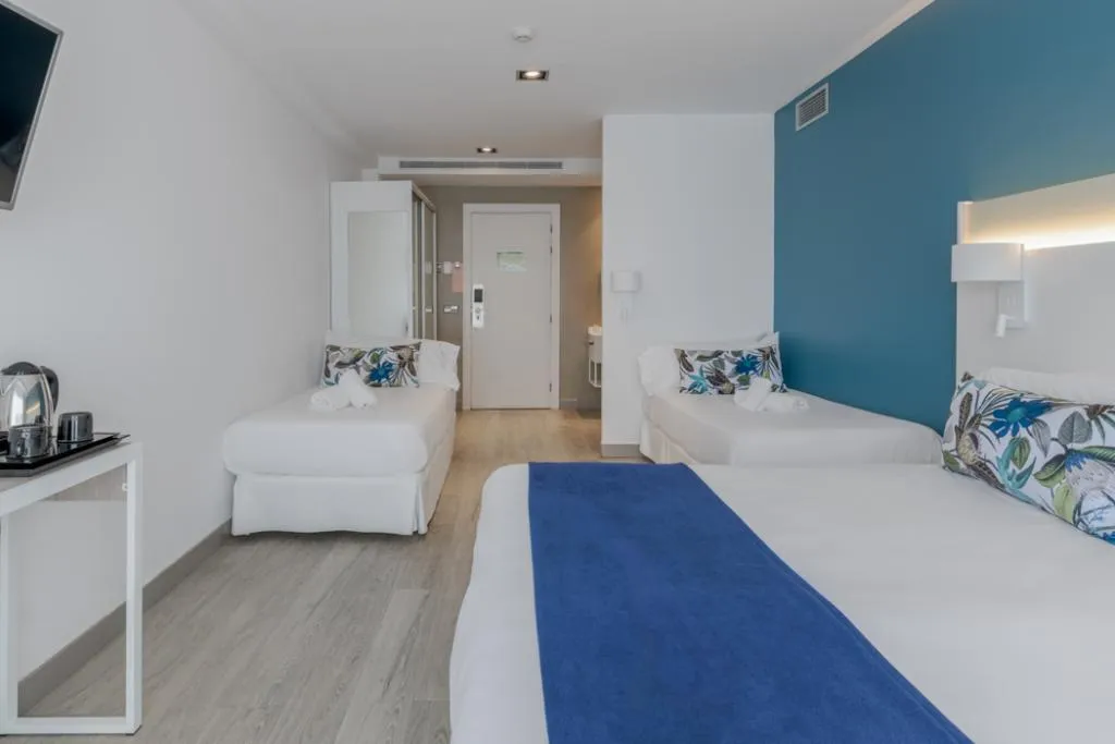 QUADRUPLE WITH BALCONY Room, Hotel Planamar by Escampa Hotels, Costa Brava