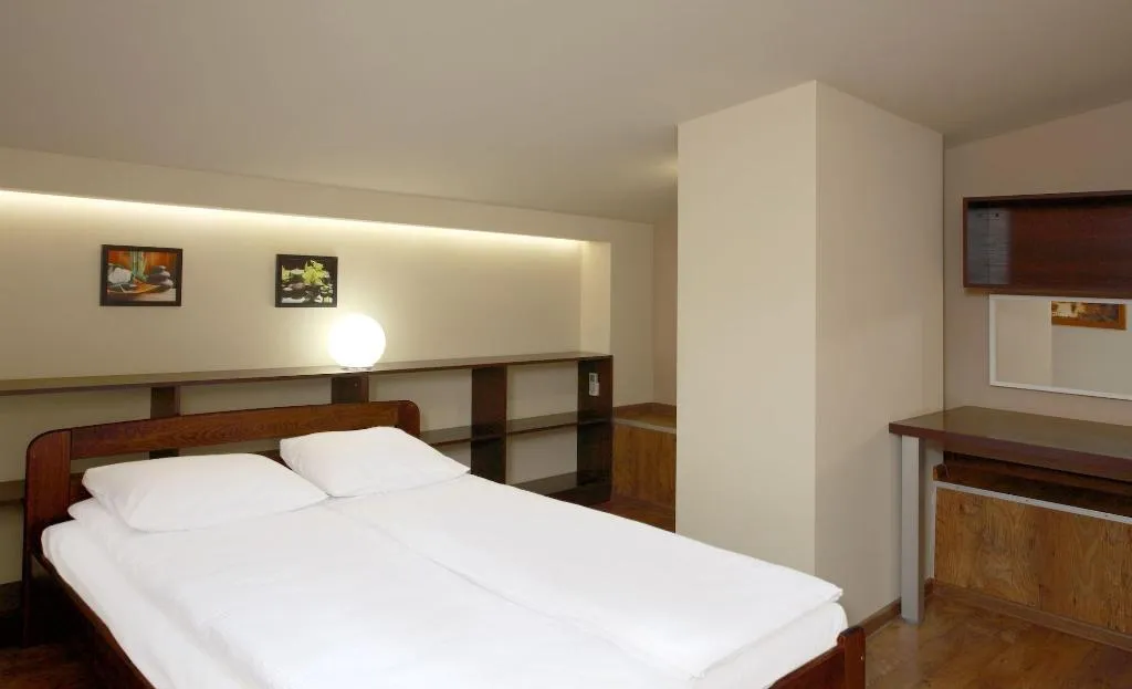 Room, Dom Turysty - Pokoje Goscinne, Krakow