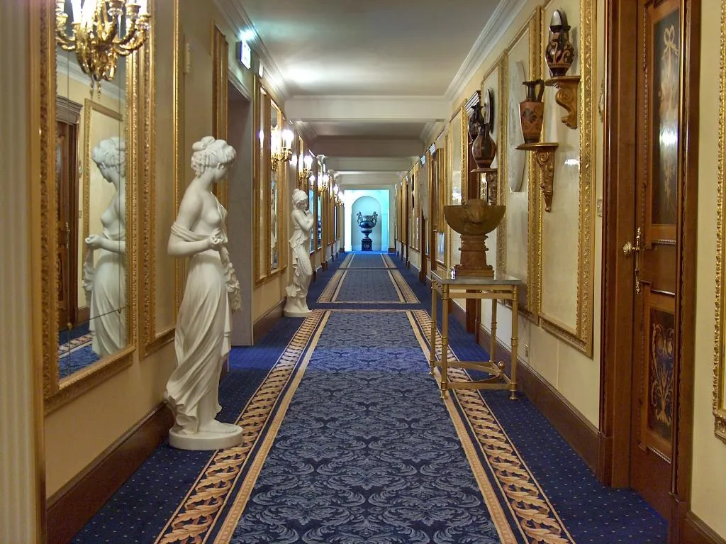 Room, Des Iles Borromees, Milan