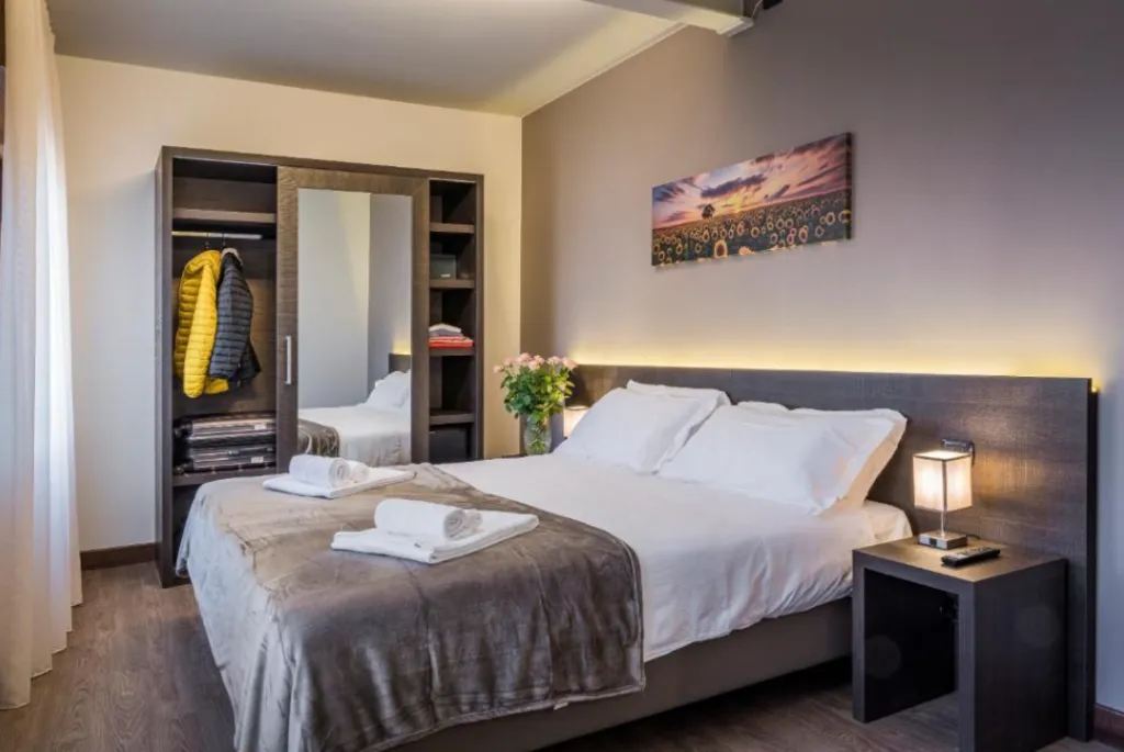 TRIPLE SUPERIOR Room, Hotel Gardenia Sirmione, Milan
