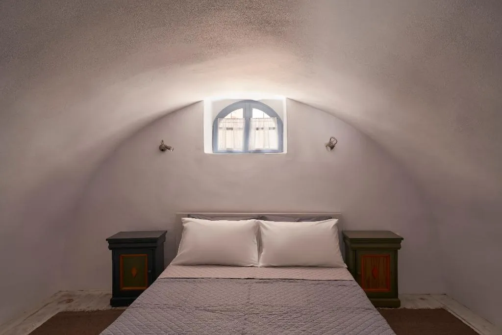SUITE GRAND Room, Fava Eco Suites, Santorini