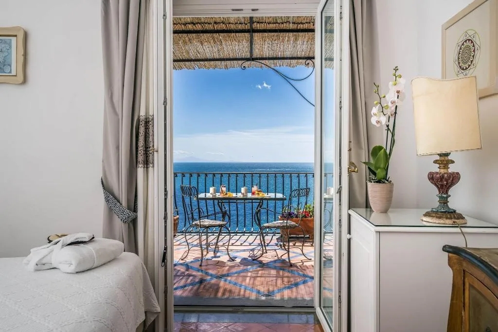 DOUBLE SUPERIOR SEA VIEW Room, Miramare, Naples