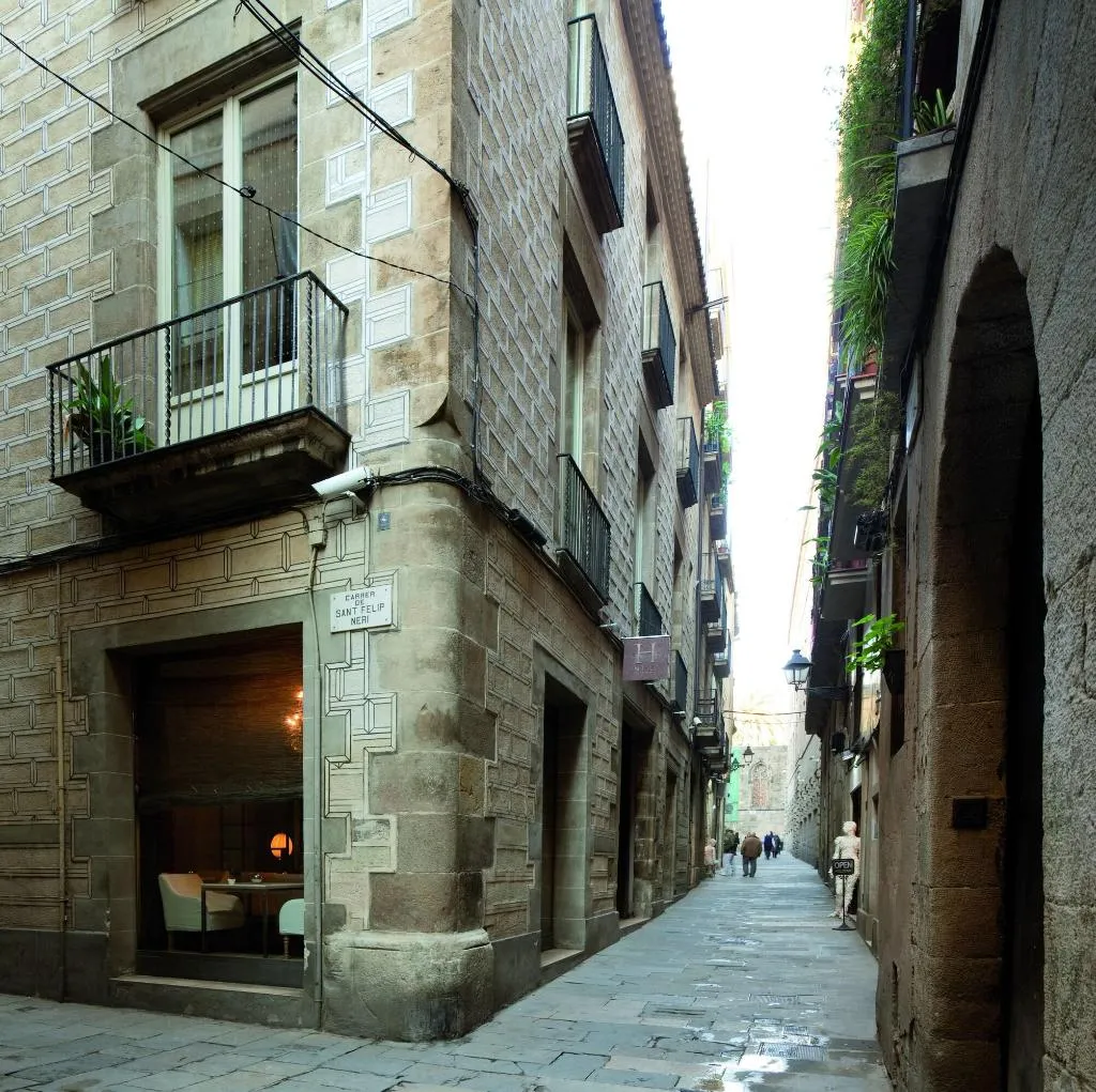 Room, Neri, Barcelona