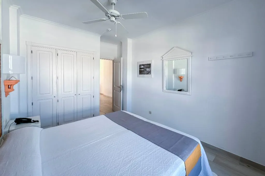 Room, Parque del Sol, Tenerife