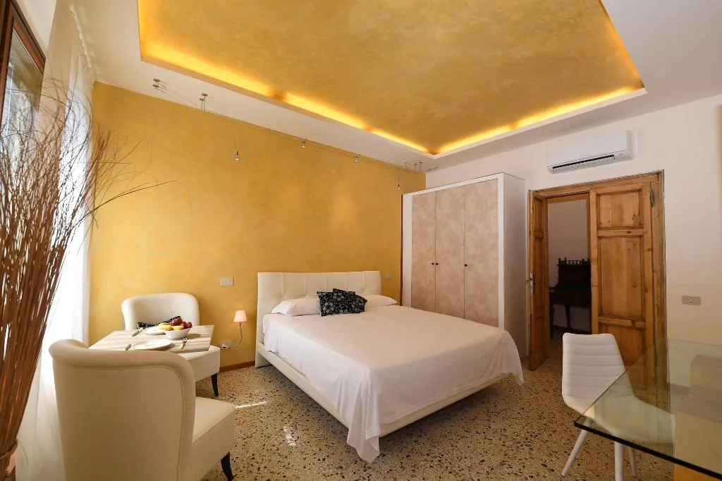Room, Amor Mio B B, Venice