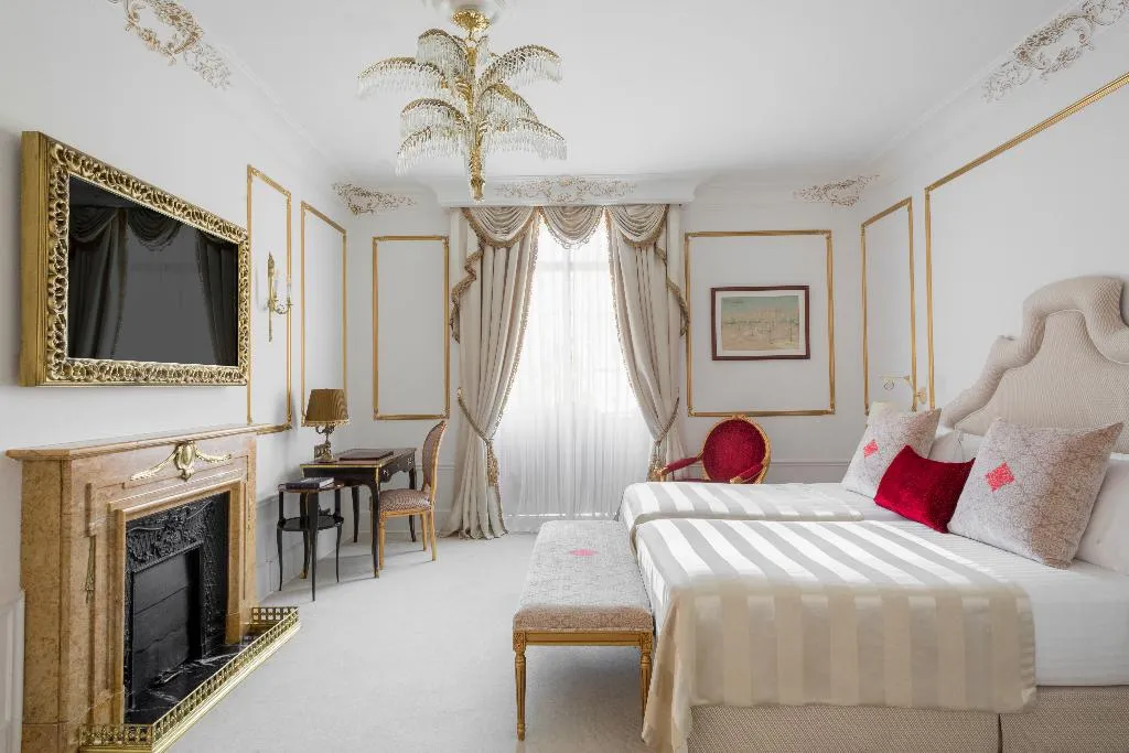 Double or Twin GRAND DELUXE Room, El Palace, Barcelona