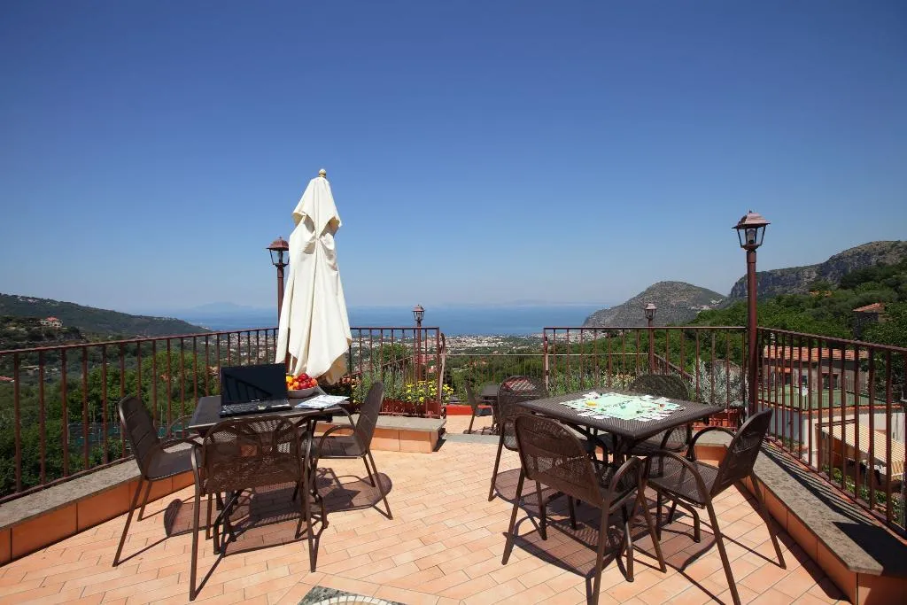 Terrace, Residence L'Incanto Sorrento, Naples