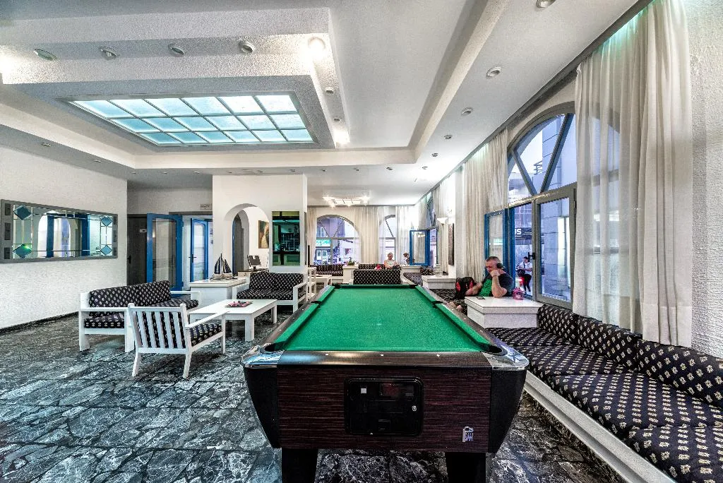 Lobby, Iro, Crete