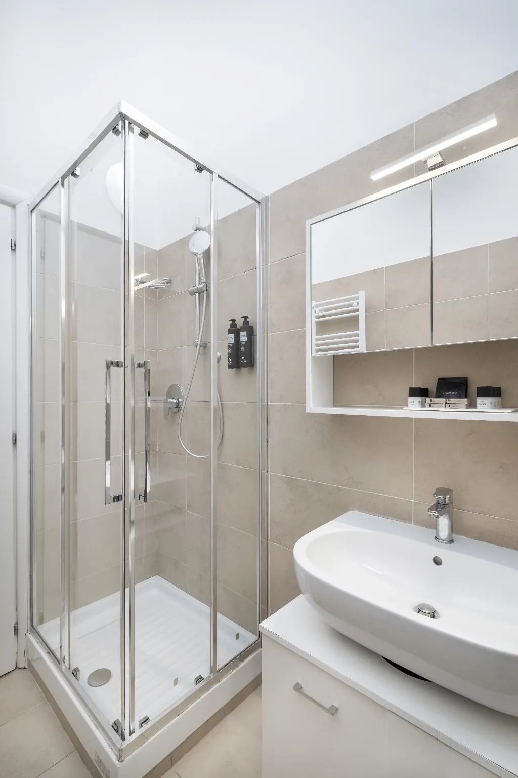 APARTMENT ONE BEDROOM ONE BATHROOM Room, Oriana Homèl Roma, Rome