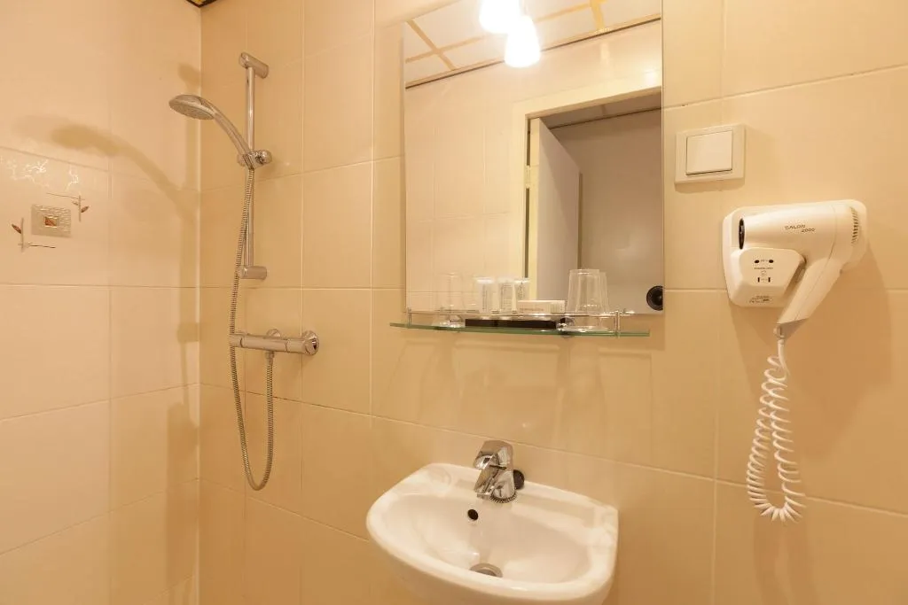 TRIPLE STANDARD Room, ITC Hotel, Amsterdam