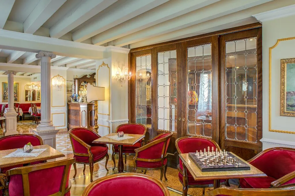Lobby, Canal Grande, Venice