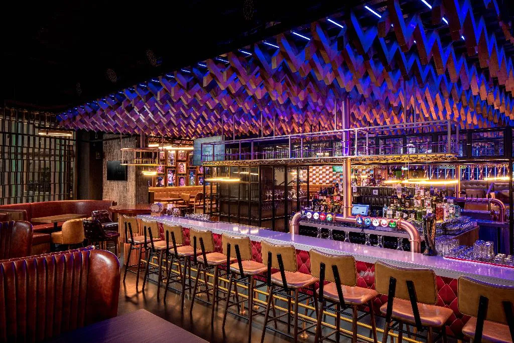 Bar, Holiday Inn Hotel & Suites Dubai Science Park, Dubai