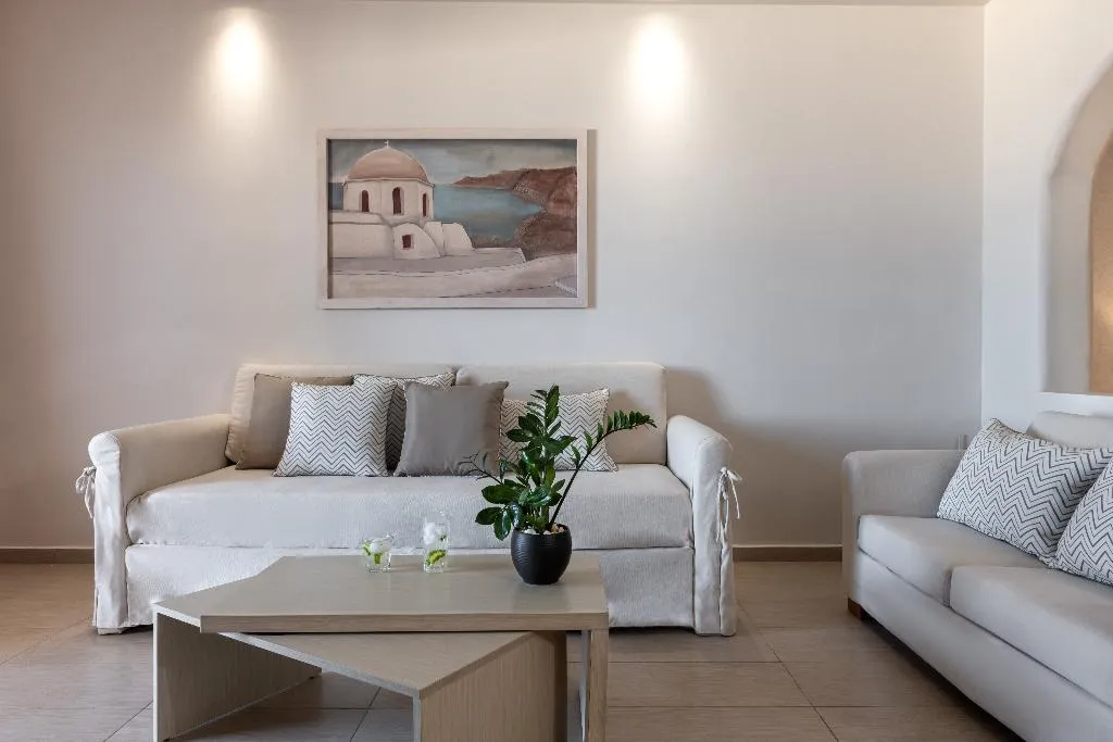SUITE WITH JACUZZI Room, splendour hotel and suites, Santorini