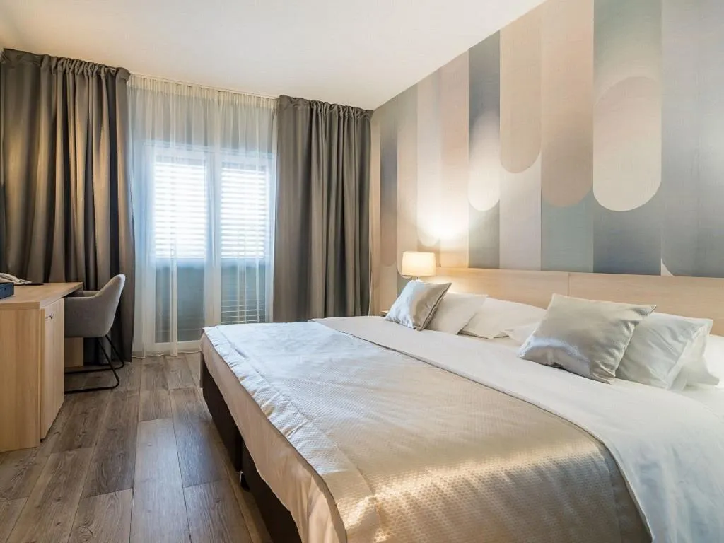 DOUBLE STANDARD Room, Berkeley, Dubrovnik