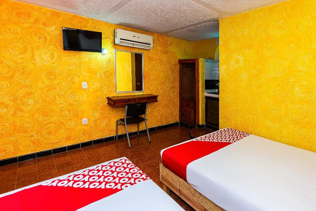 TRIPLE STANDARD Room, OYO Hotel Playa Del Carmen, Playa Del Carmen