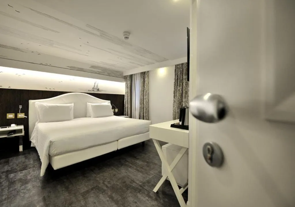 DOUBLE SUPERIOR Room, Al Theatro Palace, Venice
