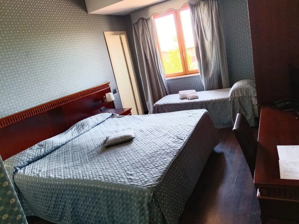 TRIPLE ONE BED Room, La Fayette, Naples