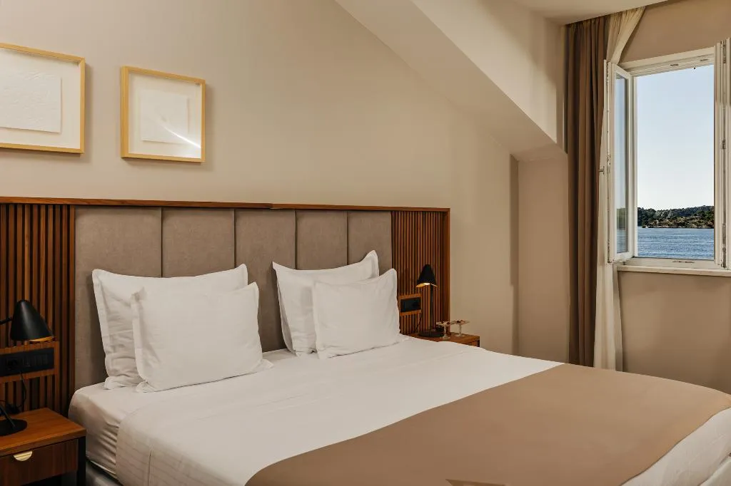 Double or Twin DELUXE SIDE SEA VIEW Room, Armerun Heritage Hotel & Residences, Split