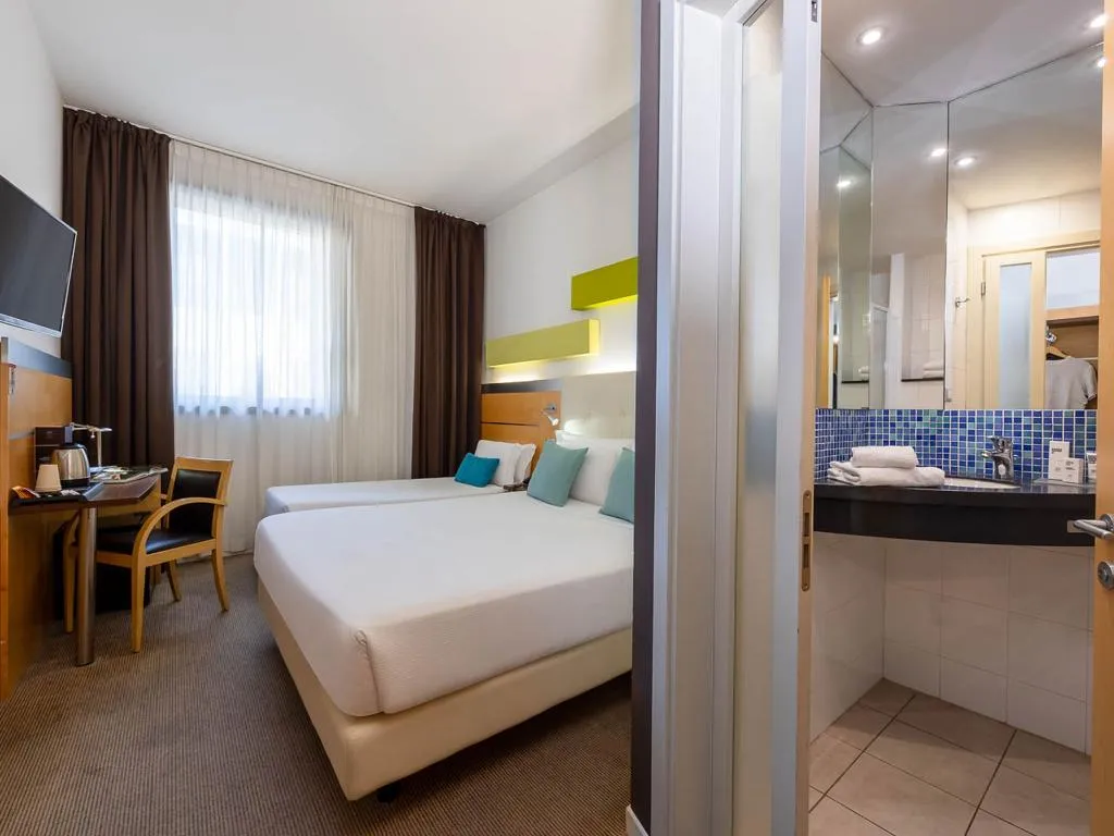 TRIPLE STANDARD Room, iH Hotels Milano Gioia, Milan
