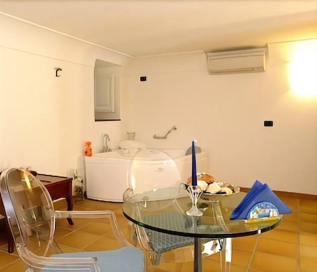 Room, Hotel Floridiana, Naples