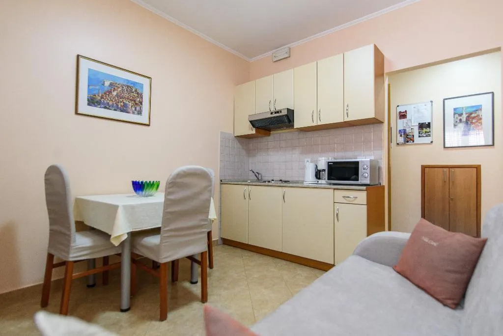 APARTMENT CAPACITY 2 ONE BEDROOM Room, Vila Curic, Dubrovnik