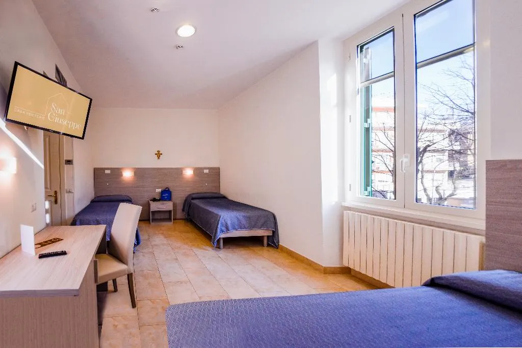TRIPLE BASIC Room, Casa San Giuseppe (Roma San Giovanni), Naples