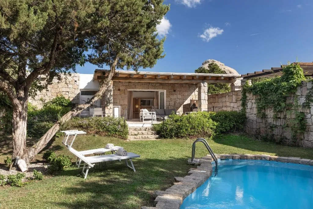 SUITE POOL VIEW Room, Grand Relais dei Nuraghi, Olbia