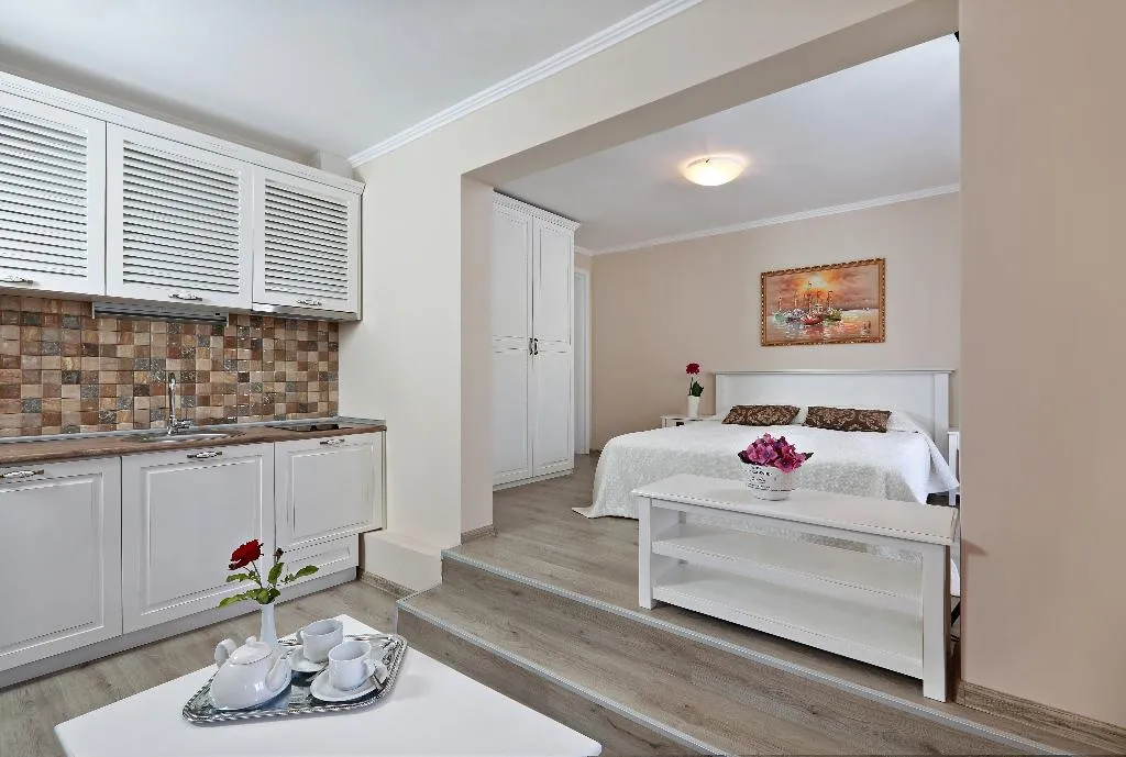 STUDIO WITH KITCHENETTE Room, White Rock Castle Suite Hotel & Spa, Varna
