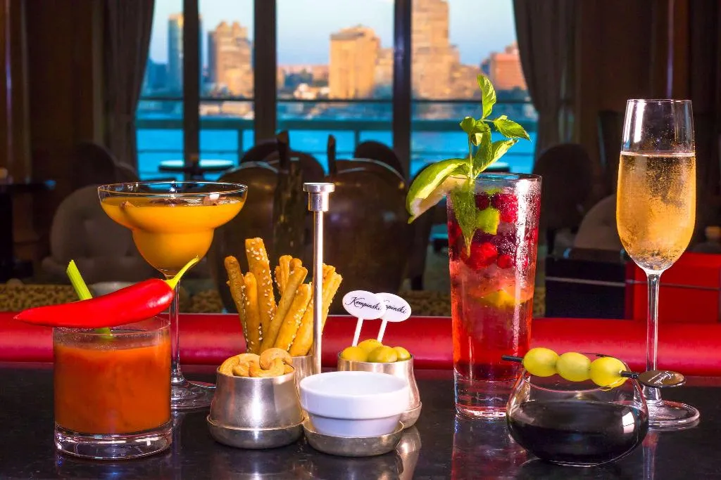Bar, Kempinski Nile Hotel Garden City Cairo, Cairo