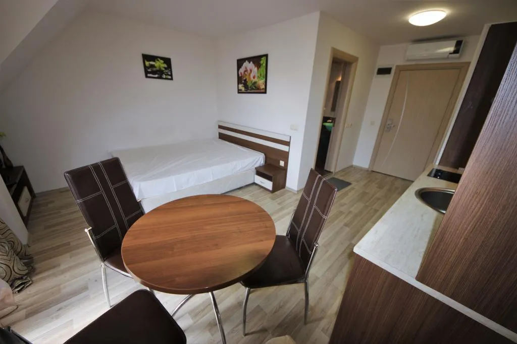 STUDIO POOL VIEW Room, Menada Tarsis Apartments, Bourgas