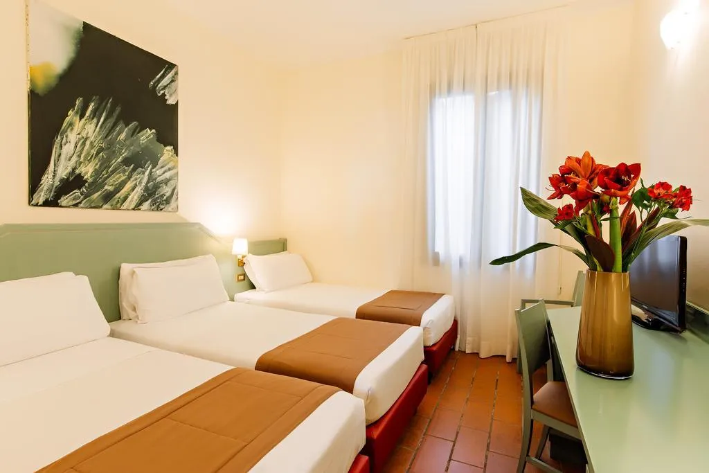 TRIPLE STANDARD Room, Excel Naviglio Milano (Closed), Milan