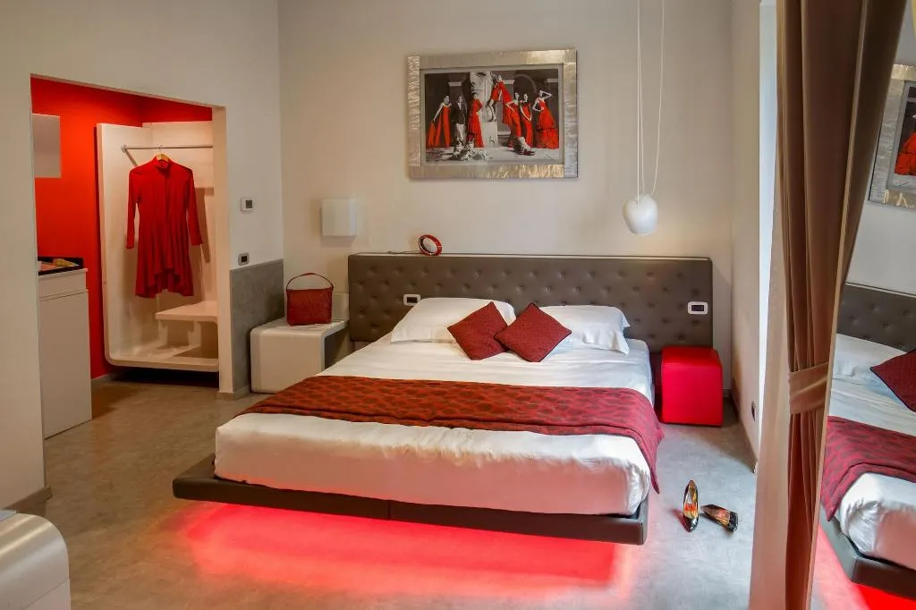 Room, Montenapoleone Suites, Milan