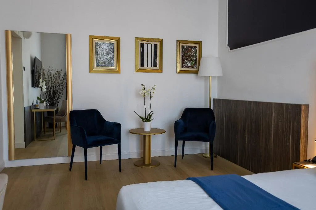 SUITE CAPACITY 3 Room, Grand Hotel Tiberio, Rome