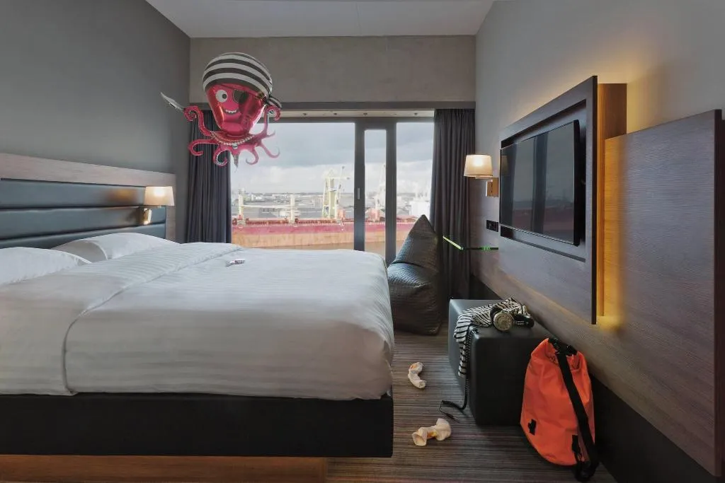 DOUBLE HARBOUR VIEW Room, Moxy Amsterdam Houthavens, Amsterdam