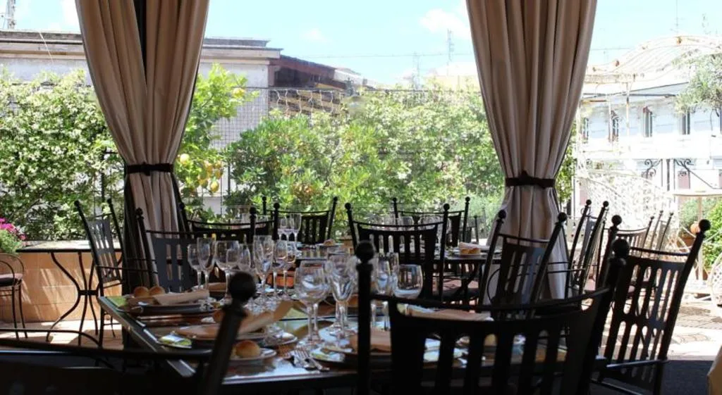 Terrace, Dei Consoli Roma, Rome