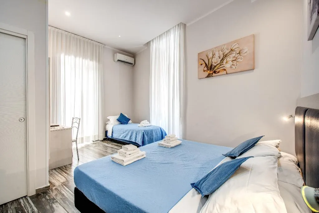QUADRUPLE STANDARD Room, Napoli'S Gold, Naples