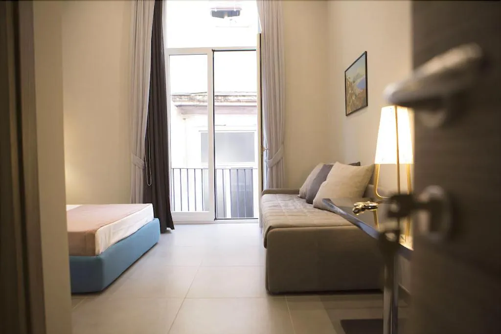 Room, Core Napoli, Naples