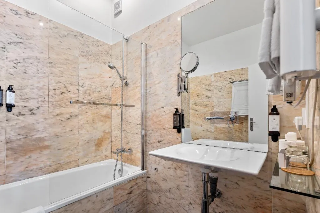 Double or Twin ONE BEDROOM ONE BATHROOM Room, Quinta Colina By Shiadu, Lisbon