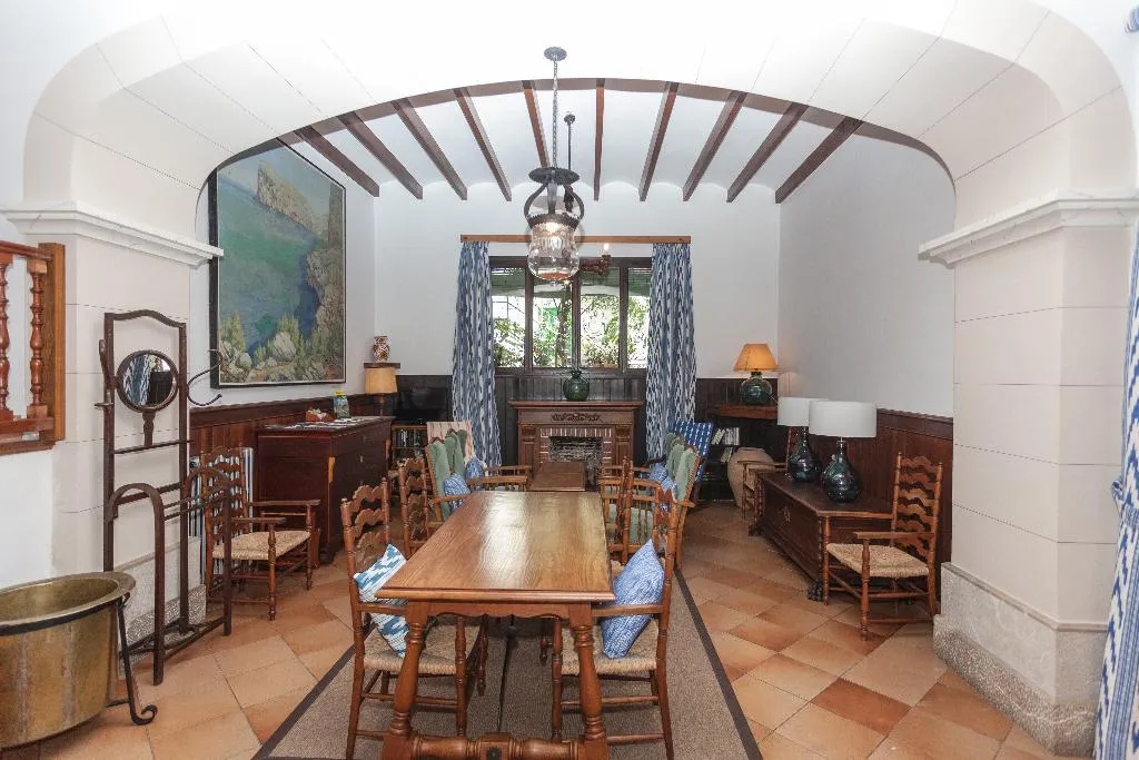 Lobby, El Guia, Majorca