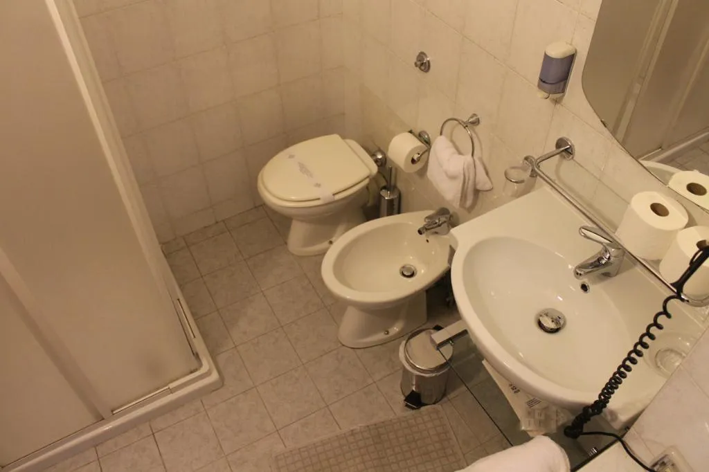 DOUBLE BASIC Room, Fiori, Rome